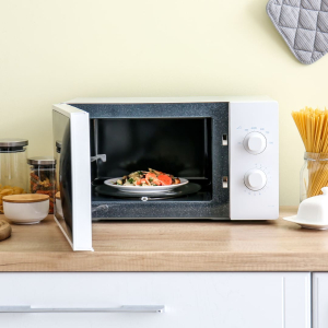 Micro-ondes ouvert