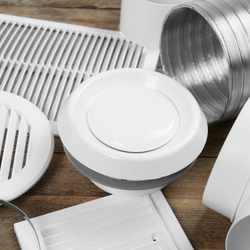 Pièces pour constituer une VMC sur une table